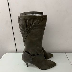 1980s inspired gray women boots size 8